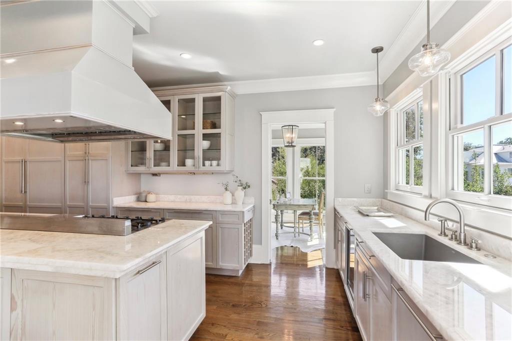 7452 ST CHARLES Avenue