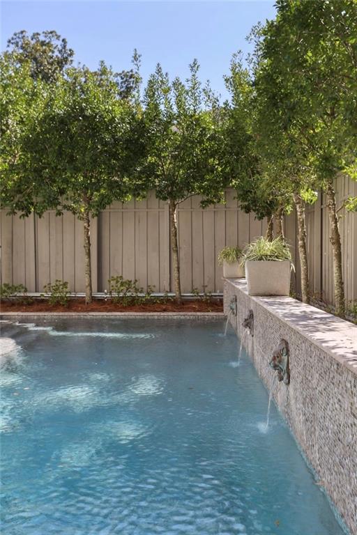 7452 ST CHARLES Avenue