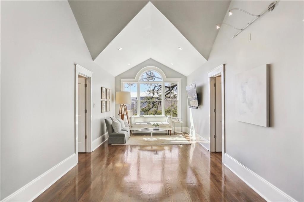 7452 ST CHARLES Avenue