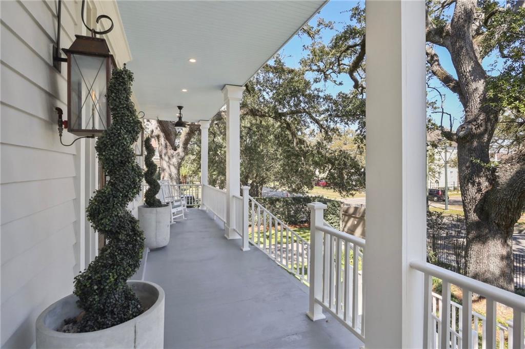 7452 ST CHARLES Avenue