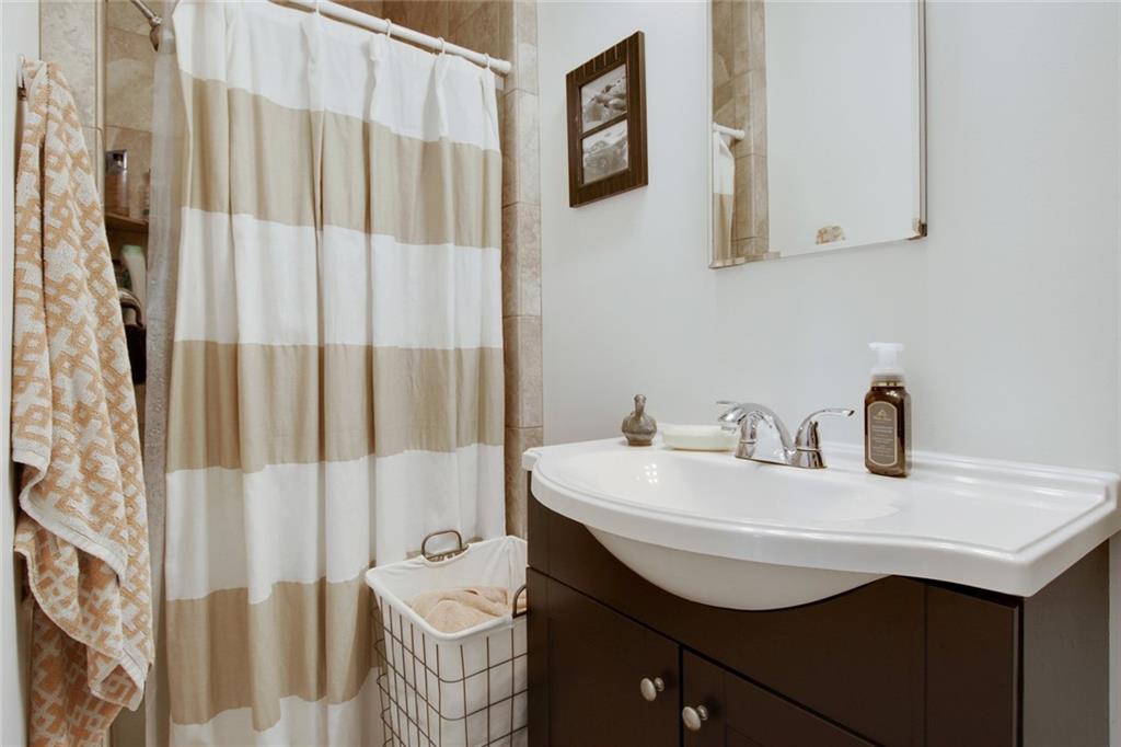 4831 COLISEUM Street B