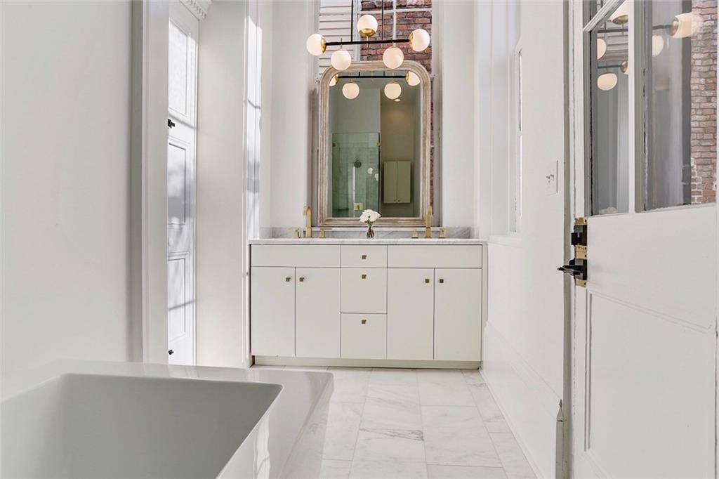 628 ESPLANADE Avenue A2