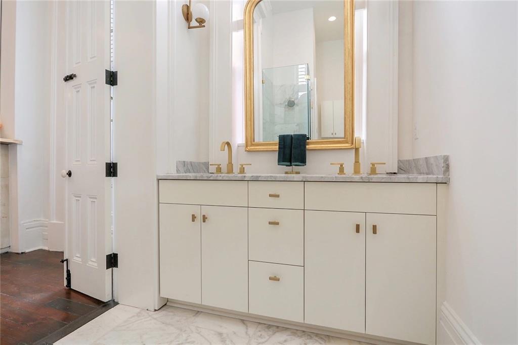 628 ESPLANADE Avenue A1