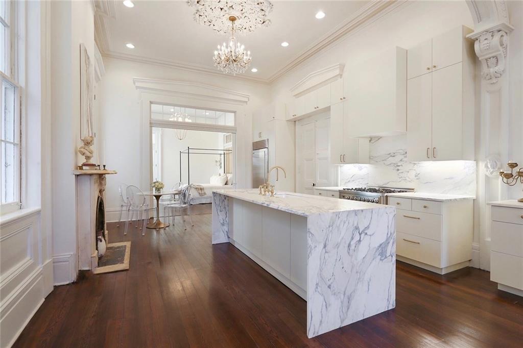 628 ESPLANADE Avenue A1