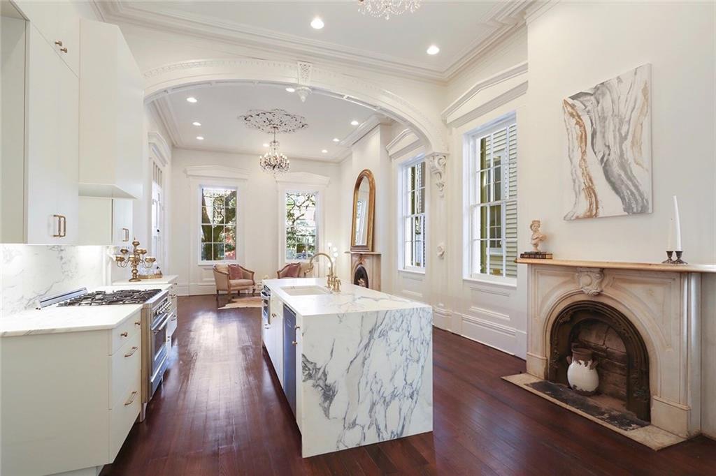 628 ESPLANADE Avenue A1