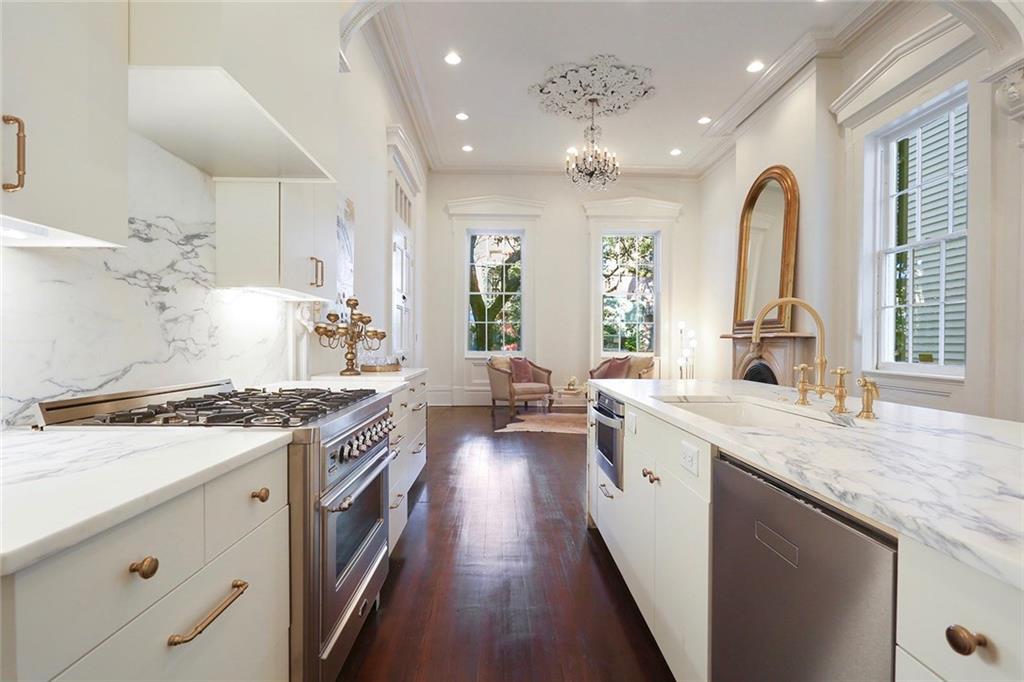 628 ESPLANADE Avenue A1