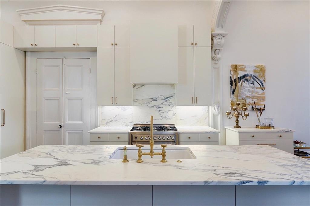 628 ESPLANADE Avenue A1