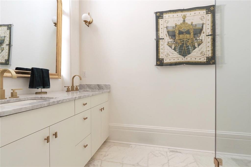 628 ESPLANADE Avenue A1