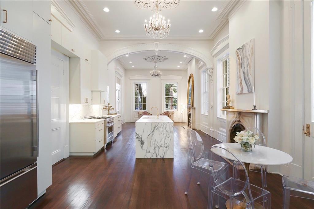 628 ESPLANADE Avenue A1