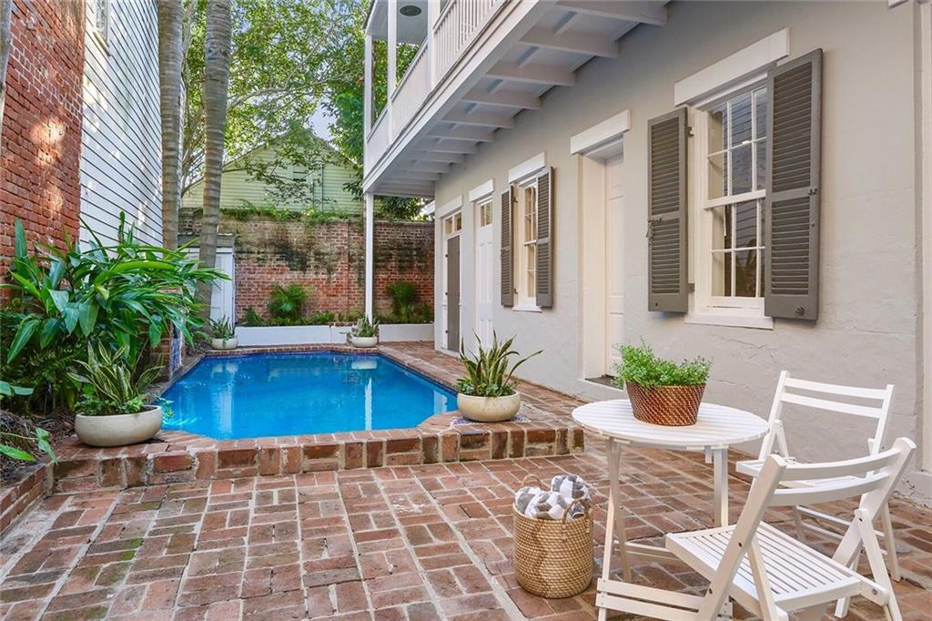 628 ESPLANADE Avenue A1