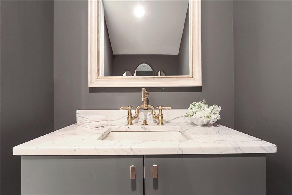 628 ESPLANADE Avenue A1