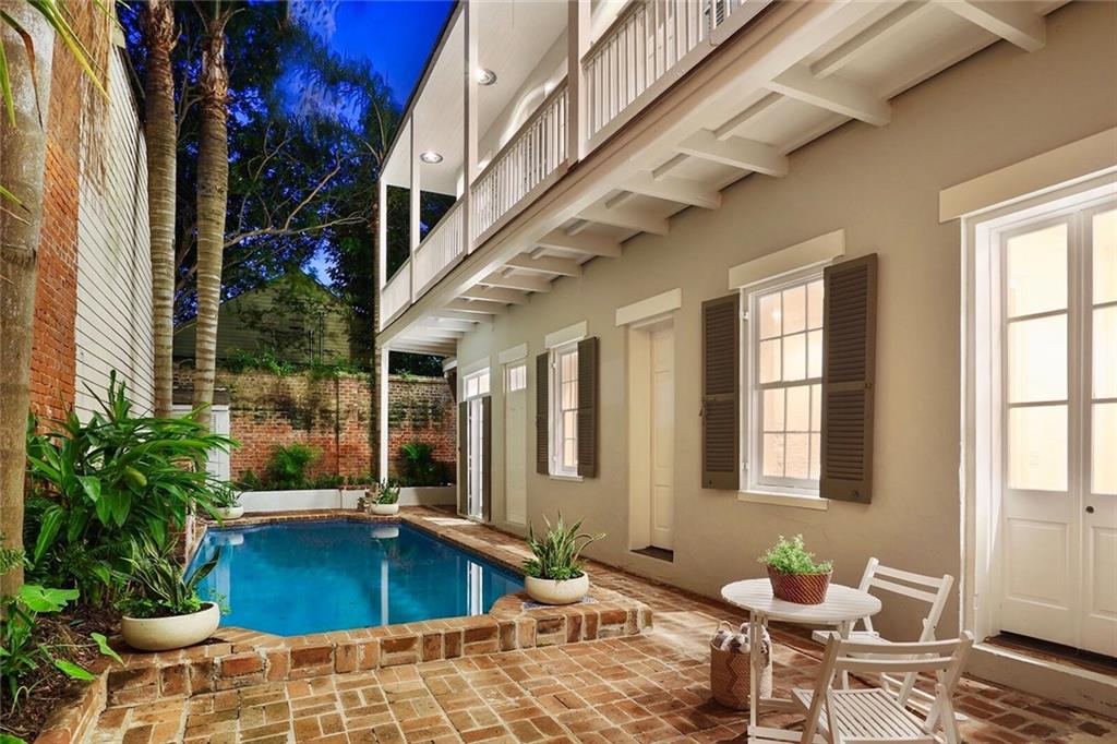 628 ESPLANADE Avenue A1