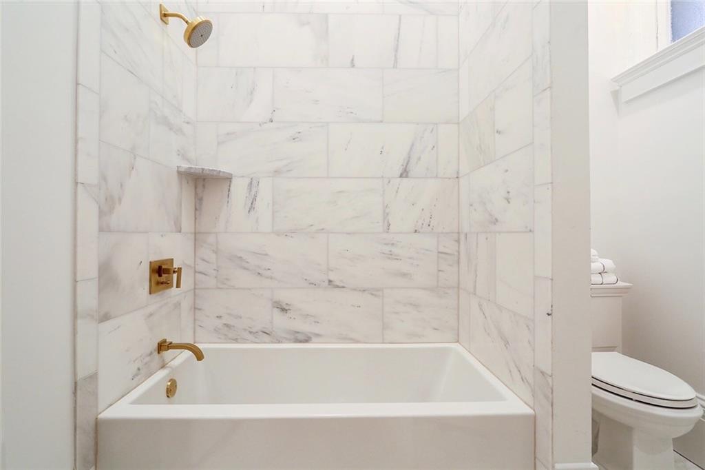 628 ESPLANADE Avenue A1