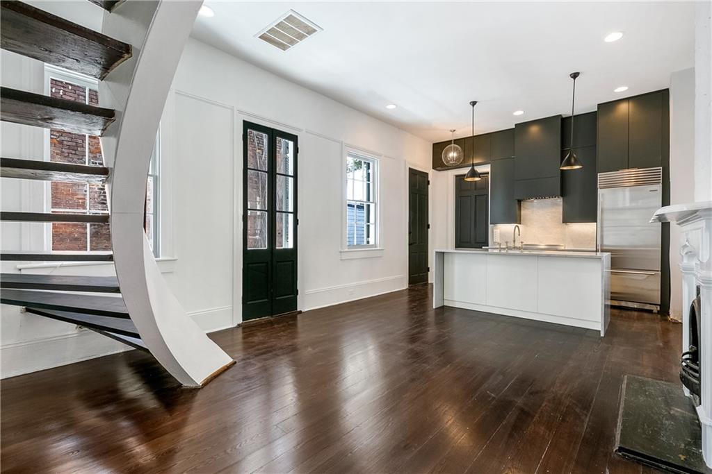 628 ESPLANADE Avenue B2