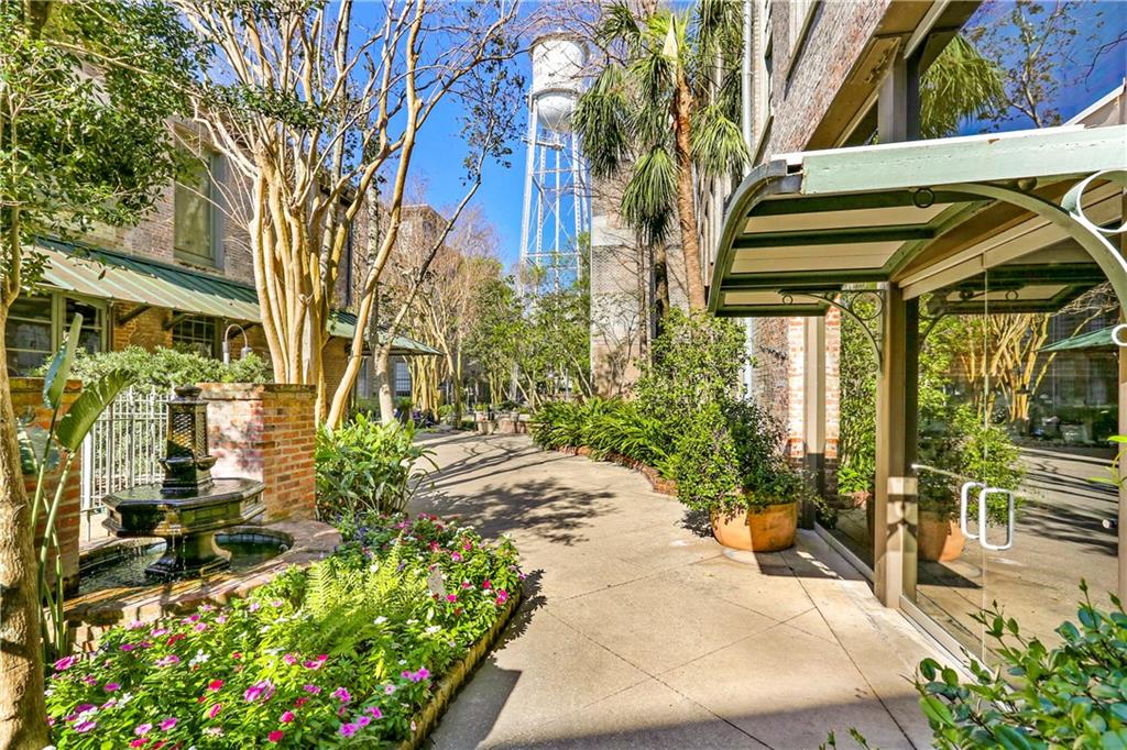 920 POEYFARRE Street 112