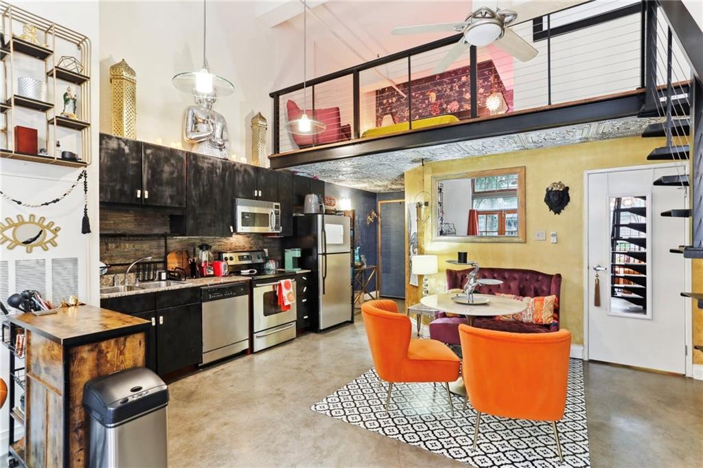 920 POEYFARRE Street 112