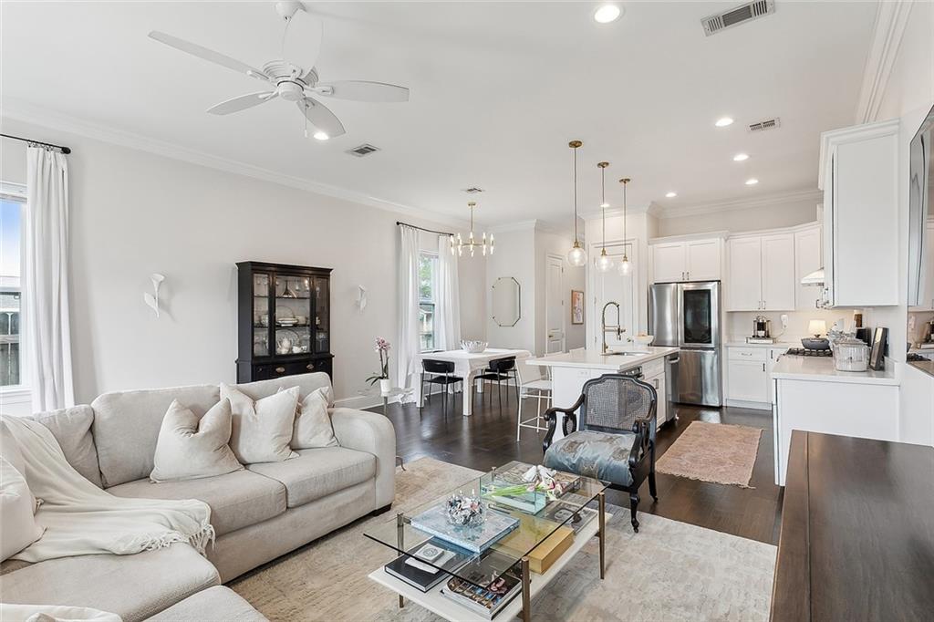 1114 CLAIBORNE Drive