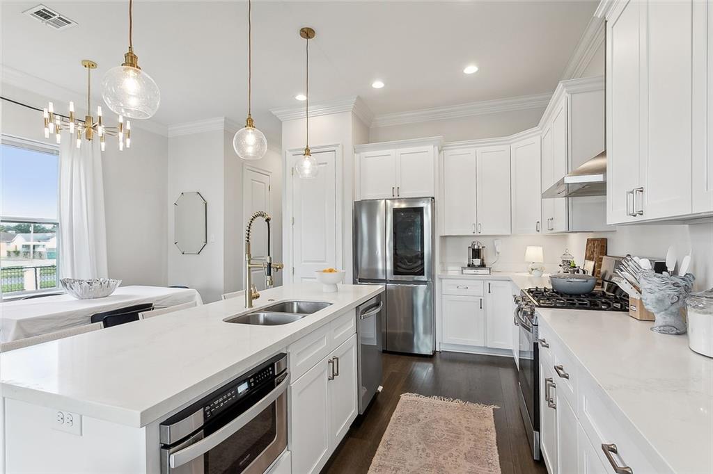 1114 CLAIBORNE Drive