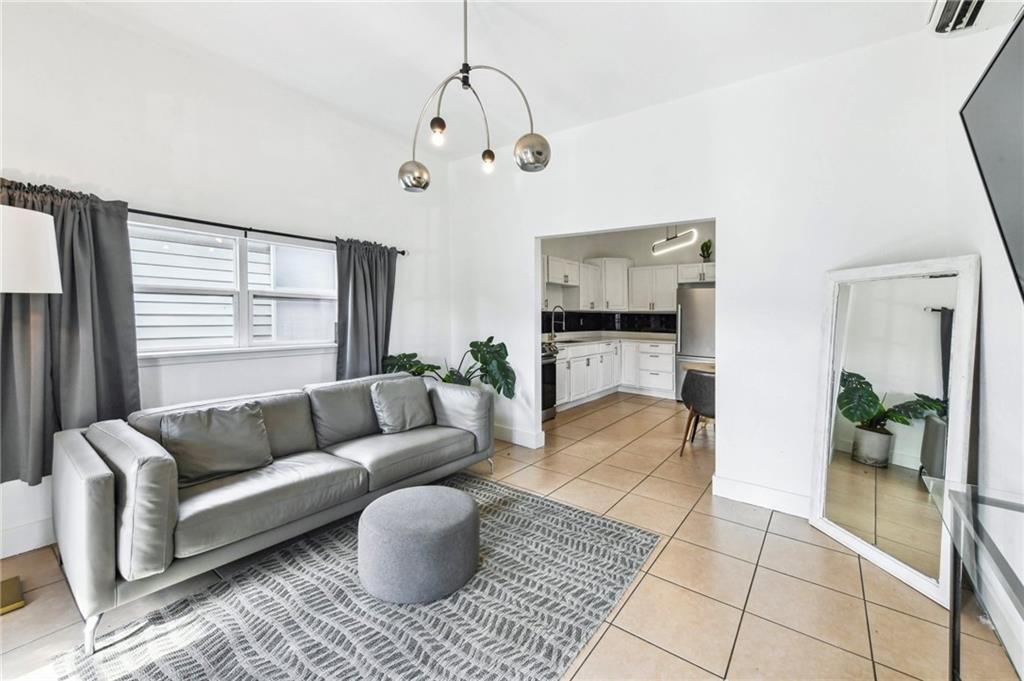 4327 N DERBIGNY Street