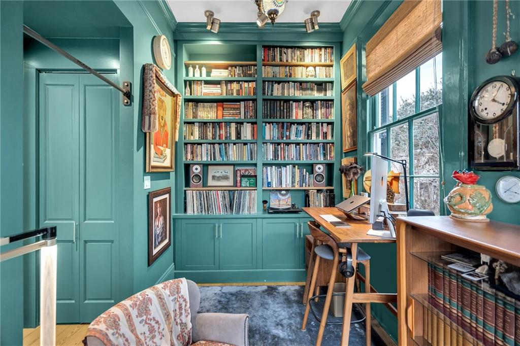 2532 CHESTNUT Street