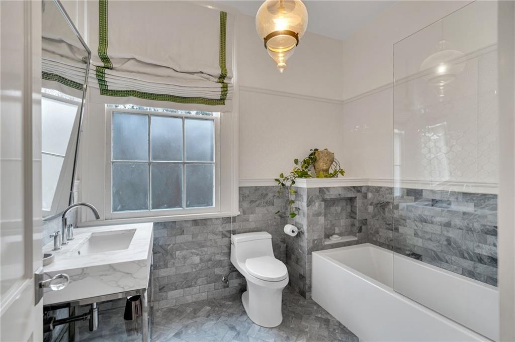 2532 CHESTNUT Street