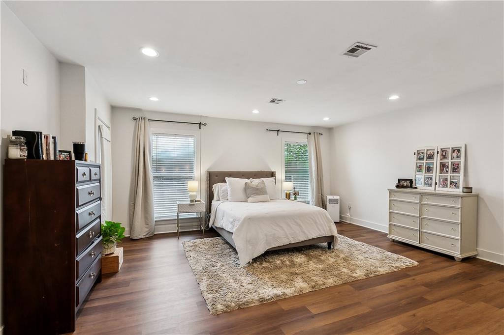 2 DAVIS Boulevard
