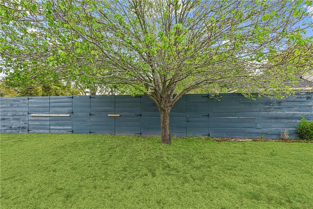 2 DAVIS Boulevard