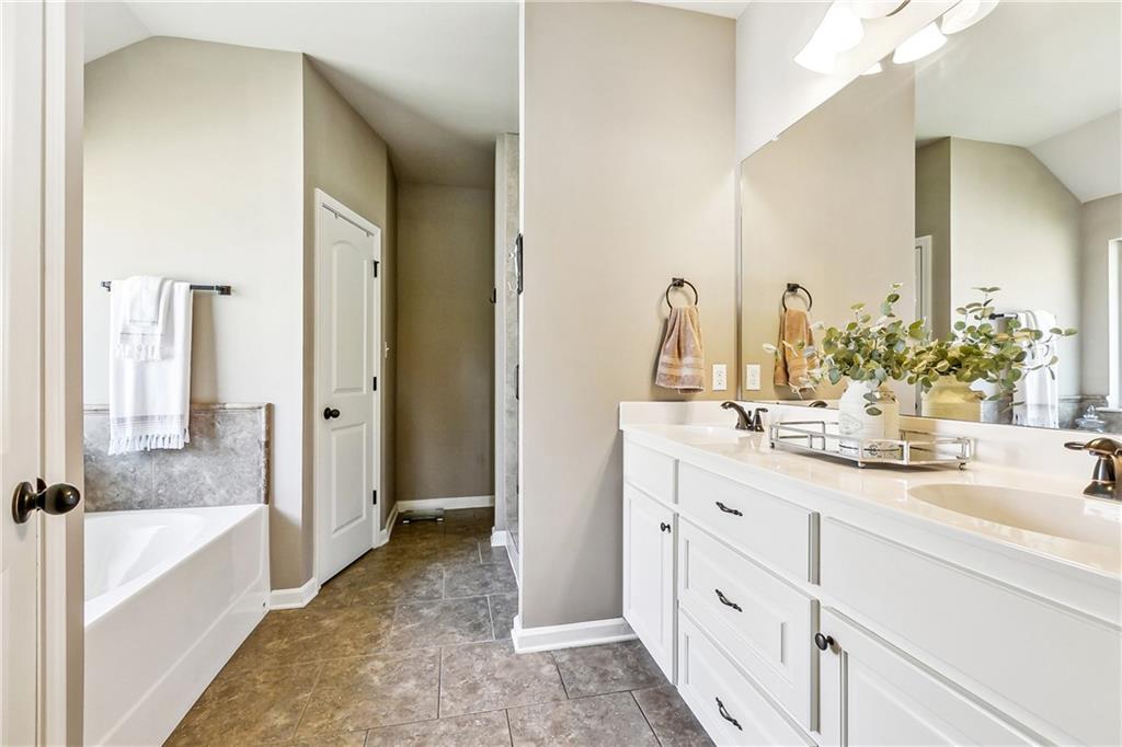 39521 RUE ROYALE None