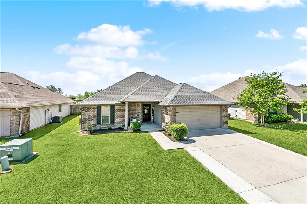 39521 RUE ROYALE None