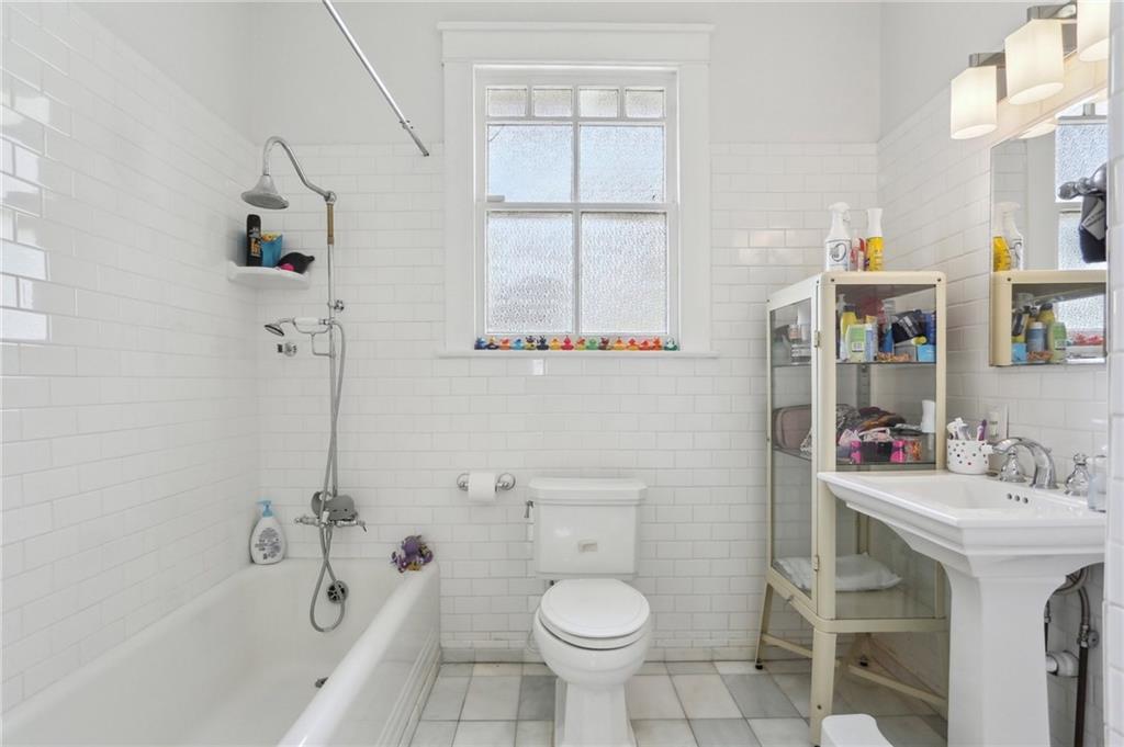 2429 OCTAVIA Street Upper