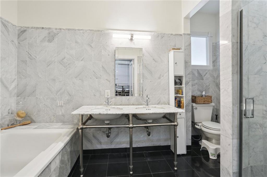 2429 OCTAVIA Street Upper