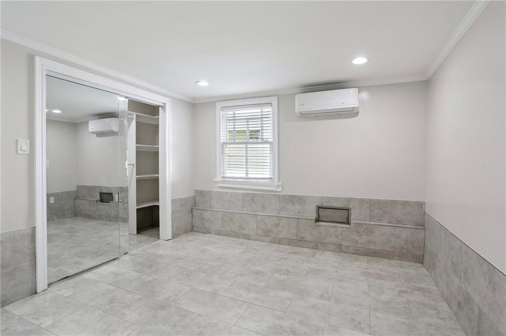 2735 OCTAVIA Street Lower