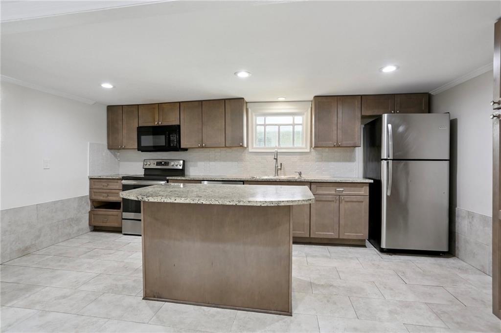 2735 OCTAVIA Street Lower