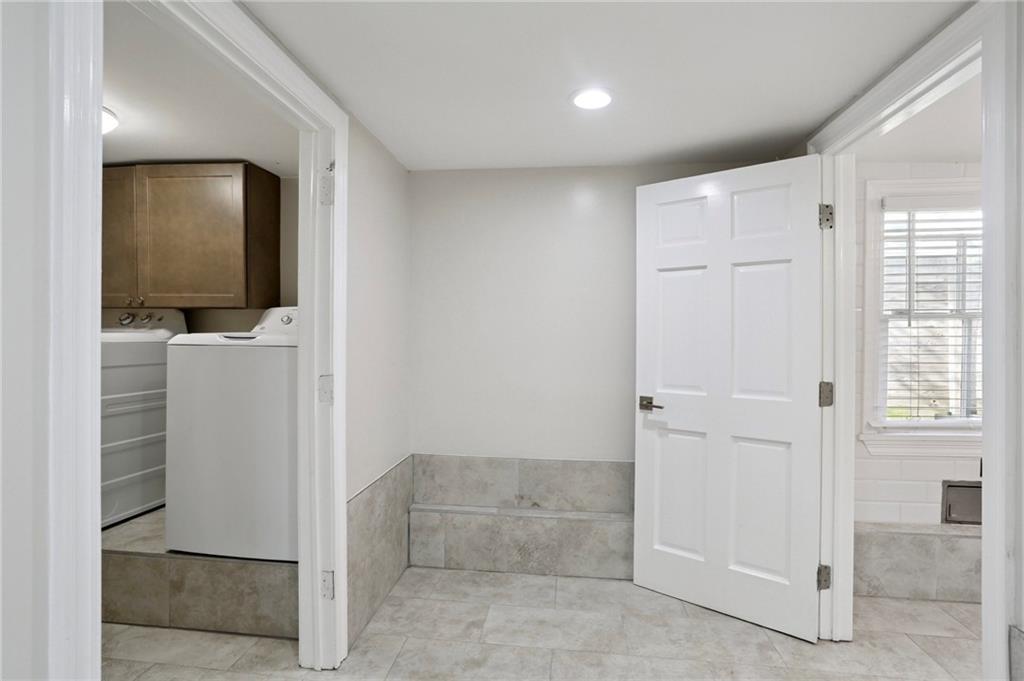 2735 OCTAVIA Street Lower