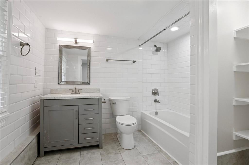 2735 OCTAVIA Street Lower