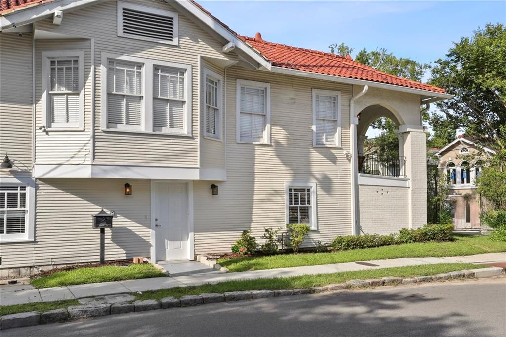 2735 OCTAVIA Street Lower