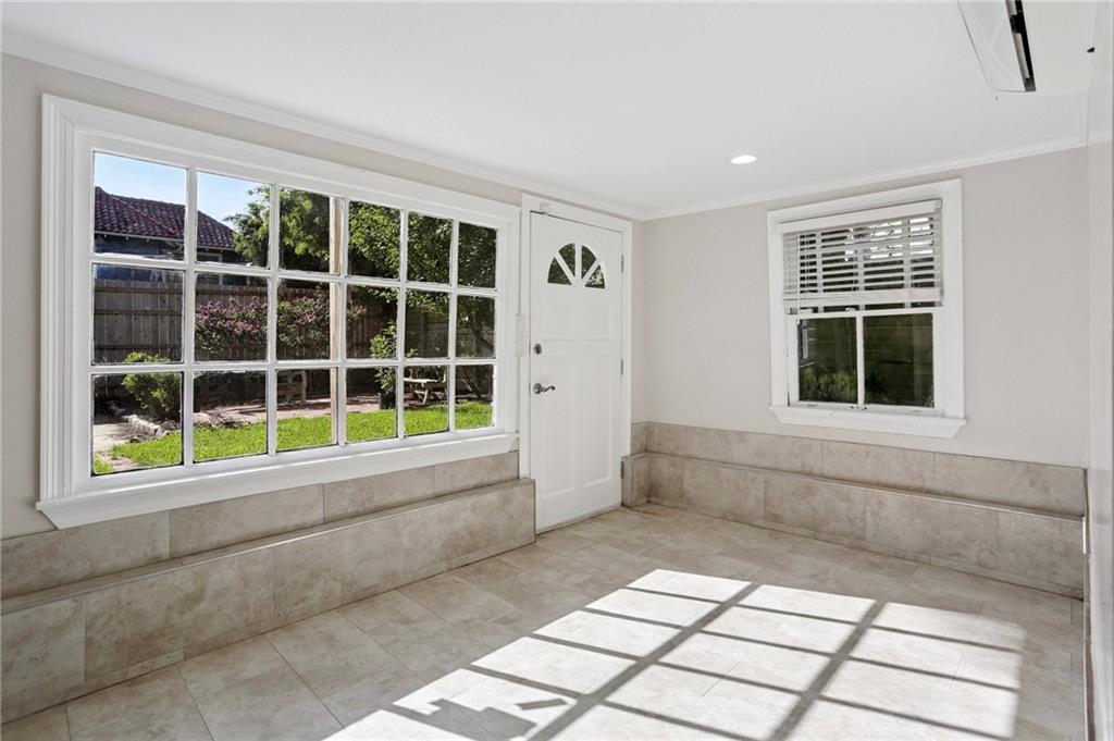 2735 OCTAVIA Street Lower