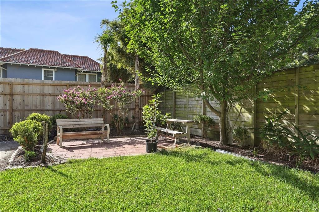 2735 OCTAVIA Street Lower