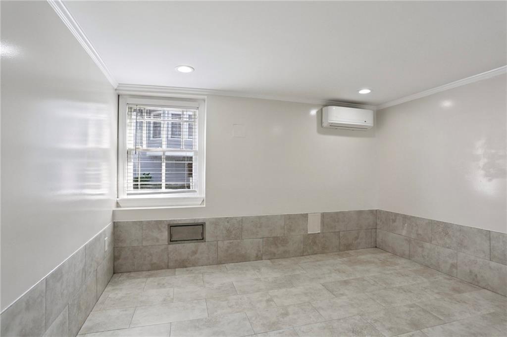 2735 OCTAVIA Street Lower