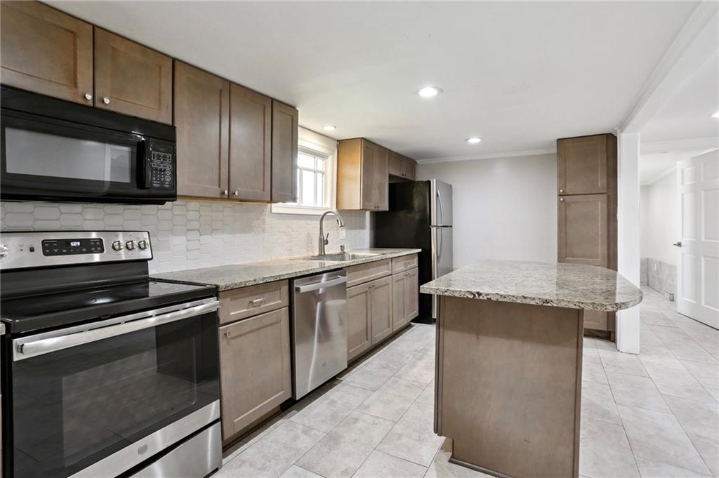 2735 OCTAVIA Street Lower