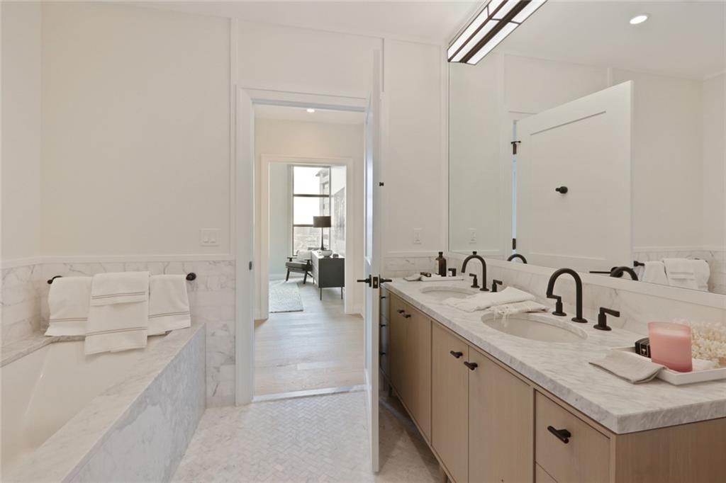 1001 JULIA Street 12A