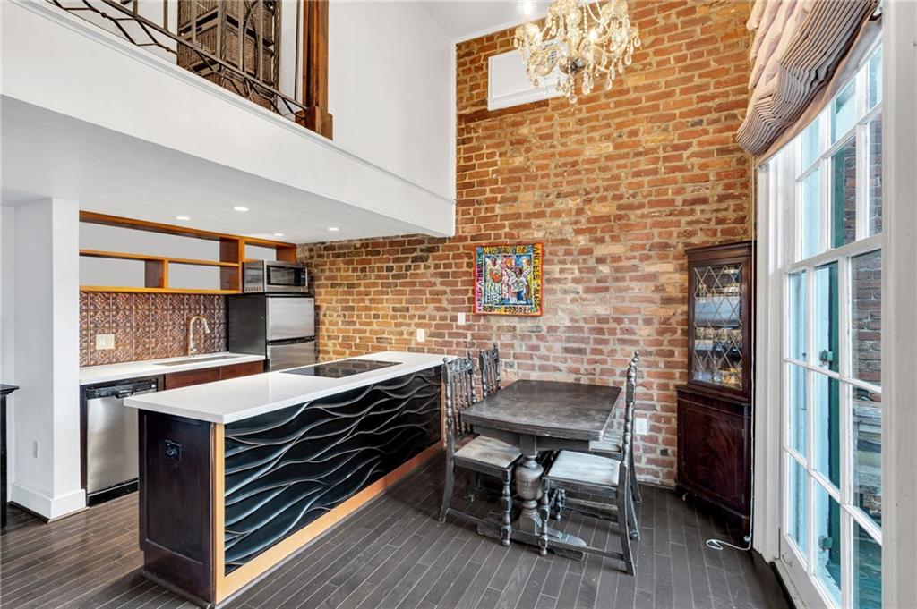 1204 CHARTRES Street 7