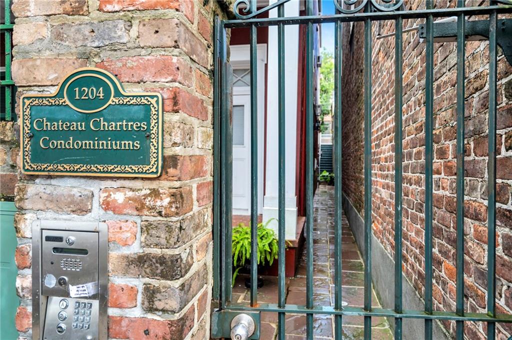 1204 CHARTRES Street 7
