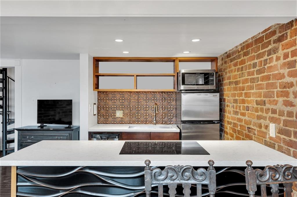 1204 CHARTRES Street 7