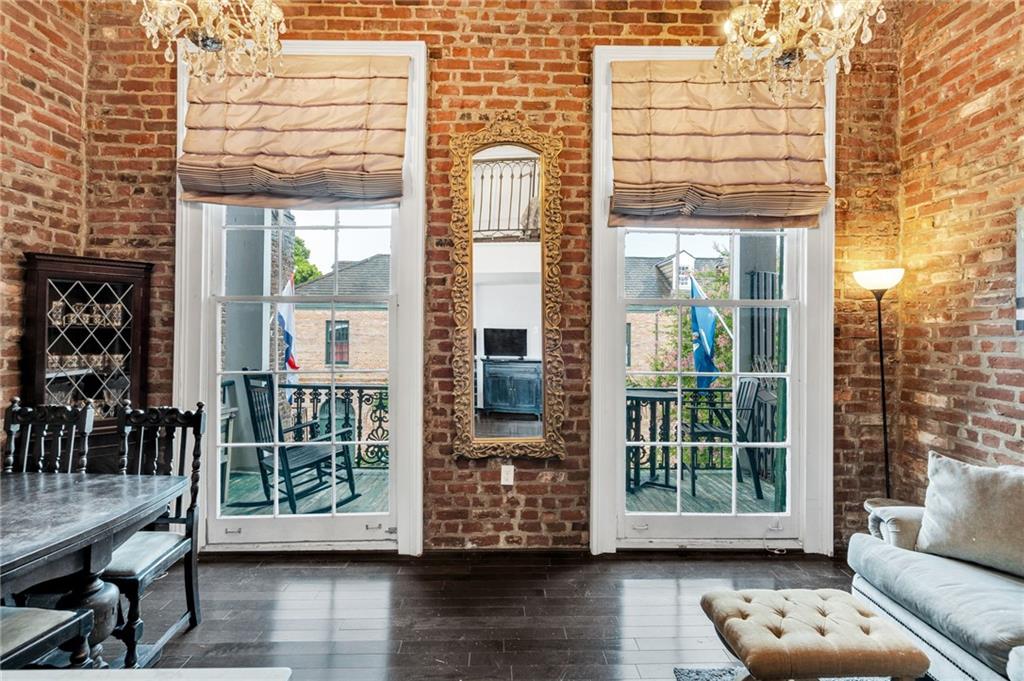 1204 CHARTRES Street 7