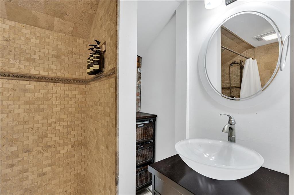 1204 CHARTRES Street 7