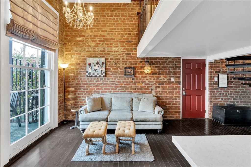 1204 CHARTRES Street 7