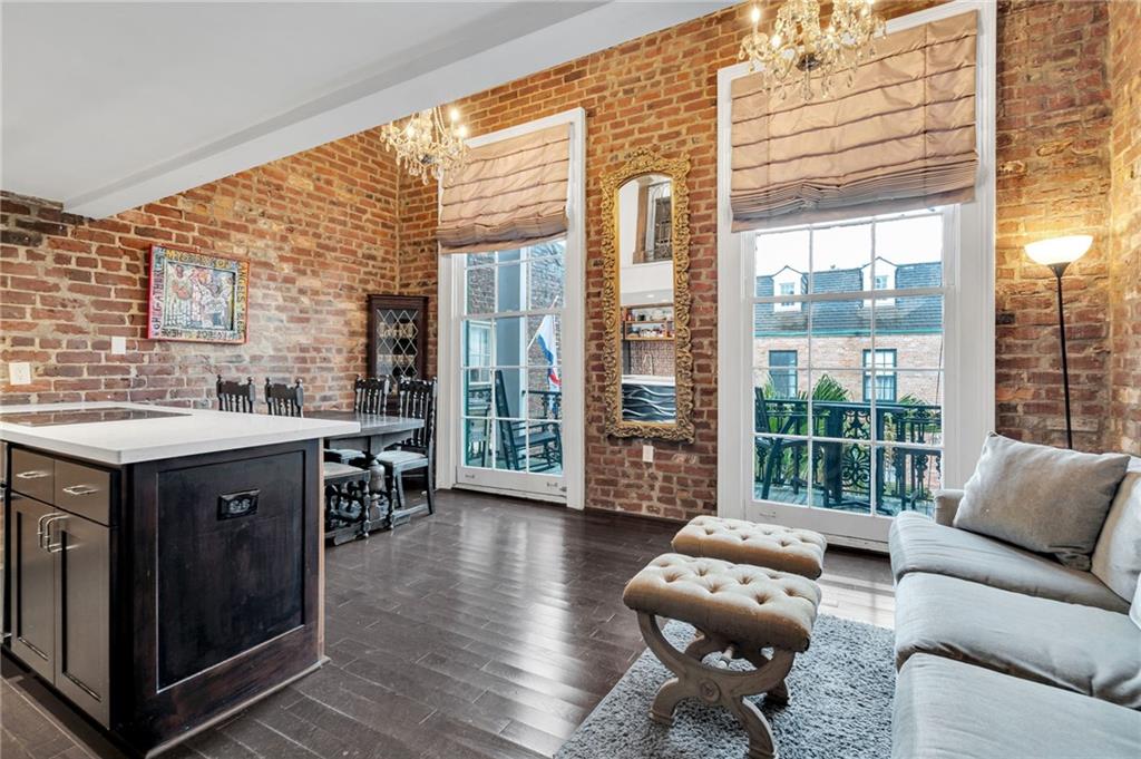 1204 CHARTRES Street 7