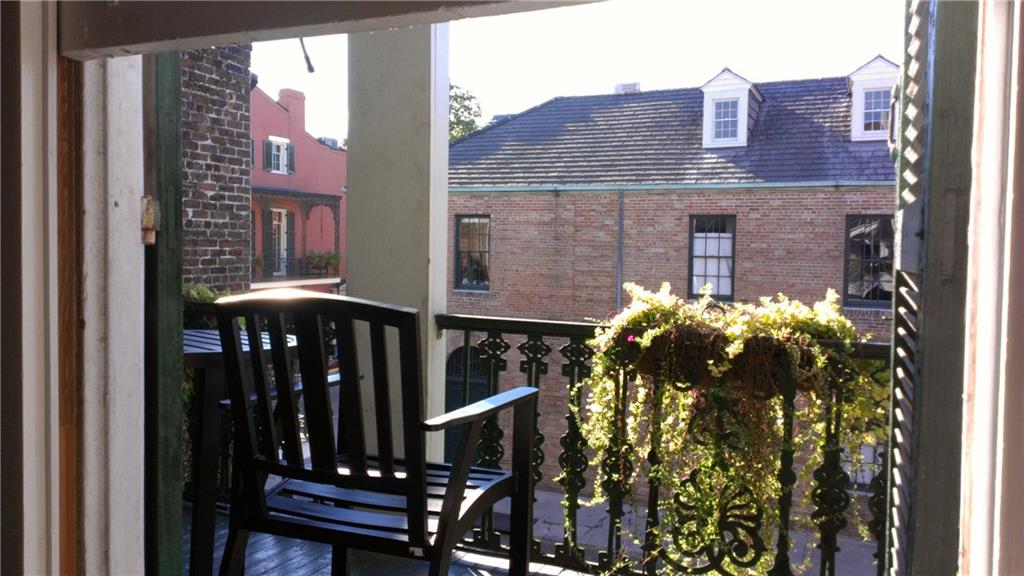 1204 CHARTRES Street 7