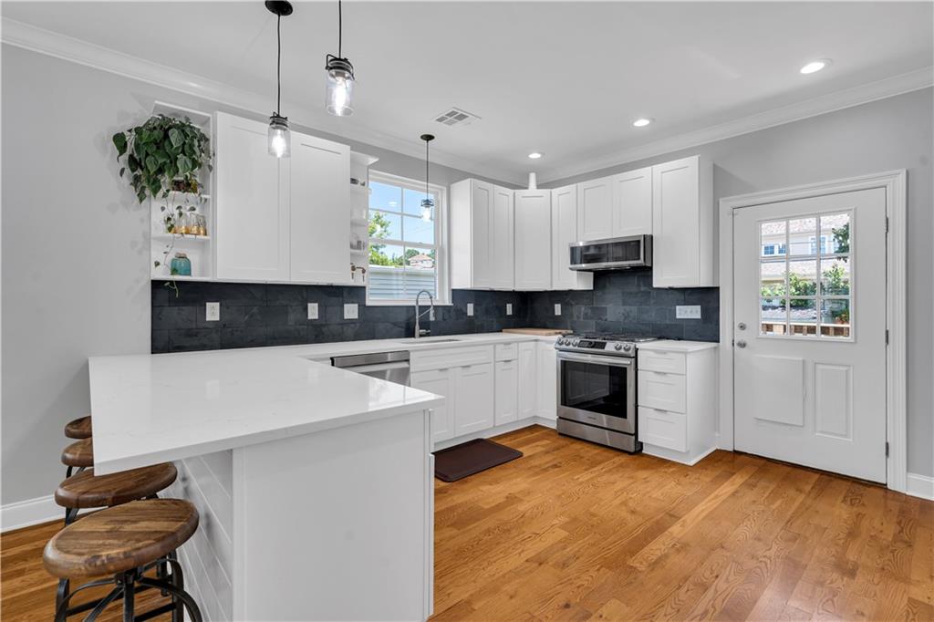 6401 LOUIS XIV Street